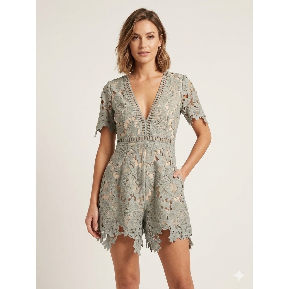 Missguided Lace Romper Women Size 10 Grey V-Neck Short Sleeve WXP9663620